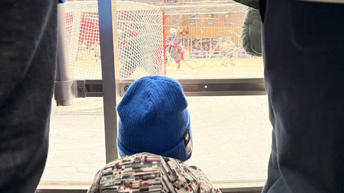 Match de hockey à la patinoire de La Rosière